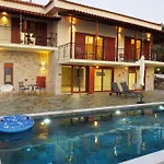 Nisida & Meditation Center - Adult Only