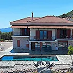 Nisida & Meditation Center - Adult Only