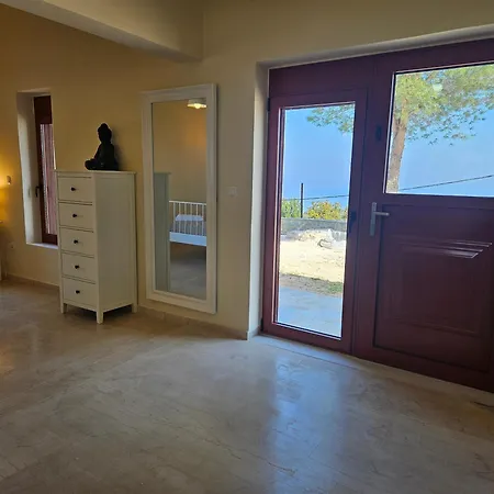 Nisida & Meditation Center - Adult Only 3* Ano Fanari
