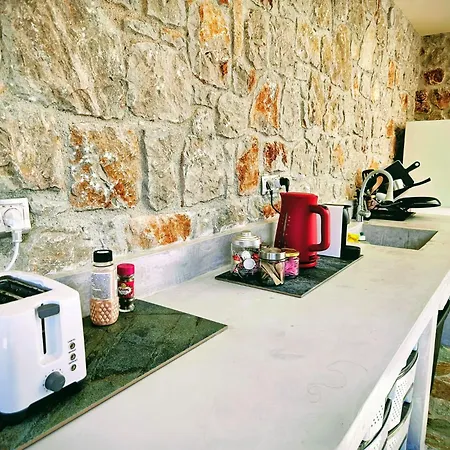 Πανσιόν Nisida & Meditation Center - Adult Only 4*