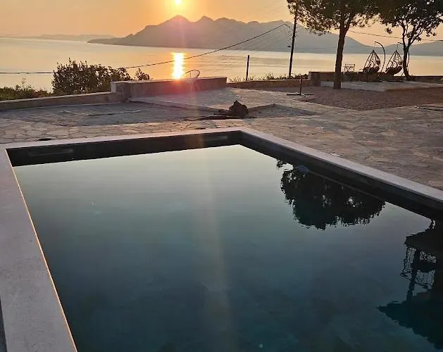 Nisida & Meditation Center - Adult Only 4* Ano Fanari